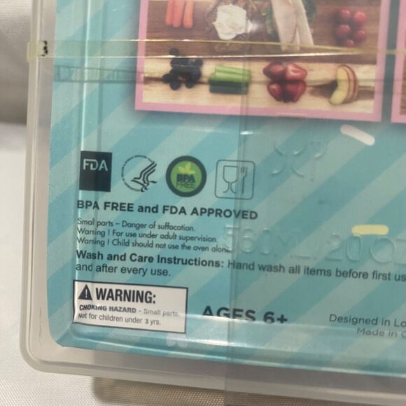 Cupcake Sandwich Cutter Lunch Set by Handstand Kitchen Clear Box Pink Cutter - Picture 8 of 9